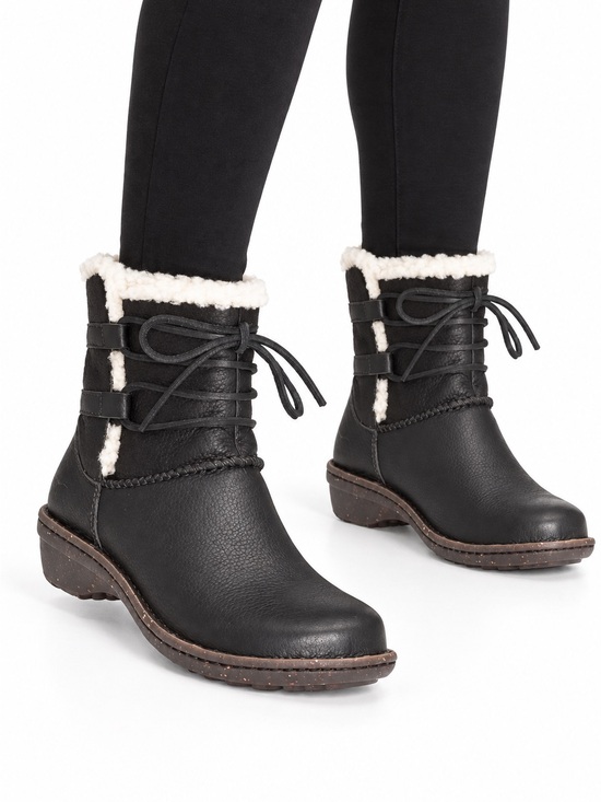 UGG Shoes - UGG Vintage Y2K Caspia Black Leather Ankle Boots Women’s Size 8